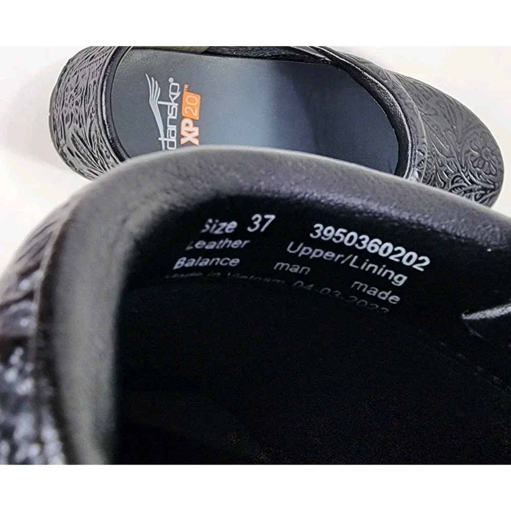 Dansko XP 2.0 Etched Leather Clog Womens EUR 37 US 6.5-7 Black Floral EUC - Picture 12 of 12